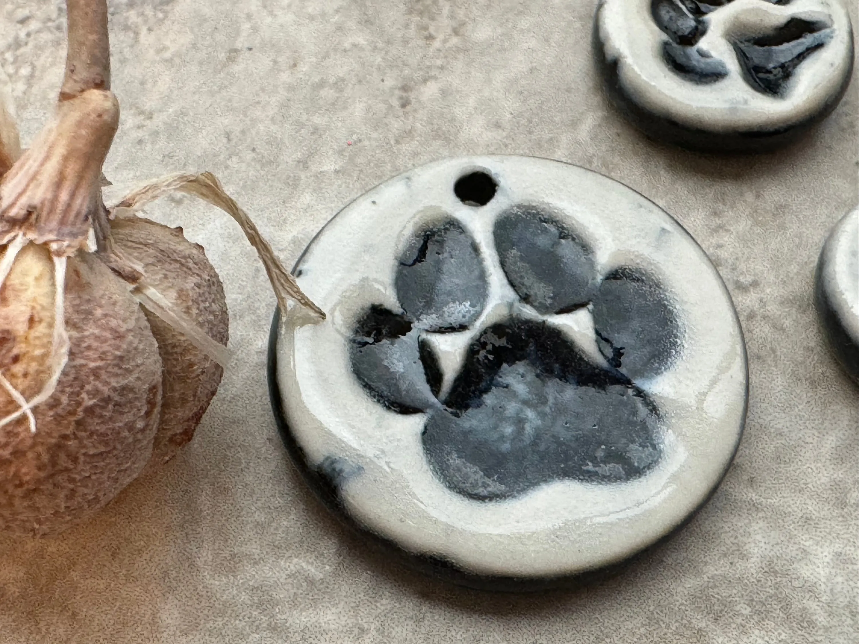 Black and White Paw Print Pendant and Charms, Dog Round Pendant, Porcelain Ceramic Pendant, Dog Paw Charms, Jewelry Making Compo