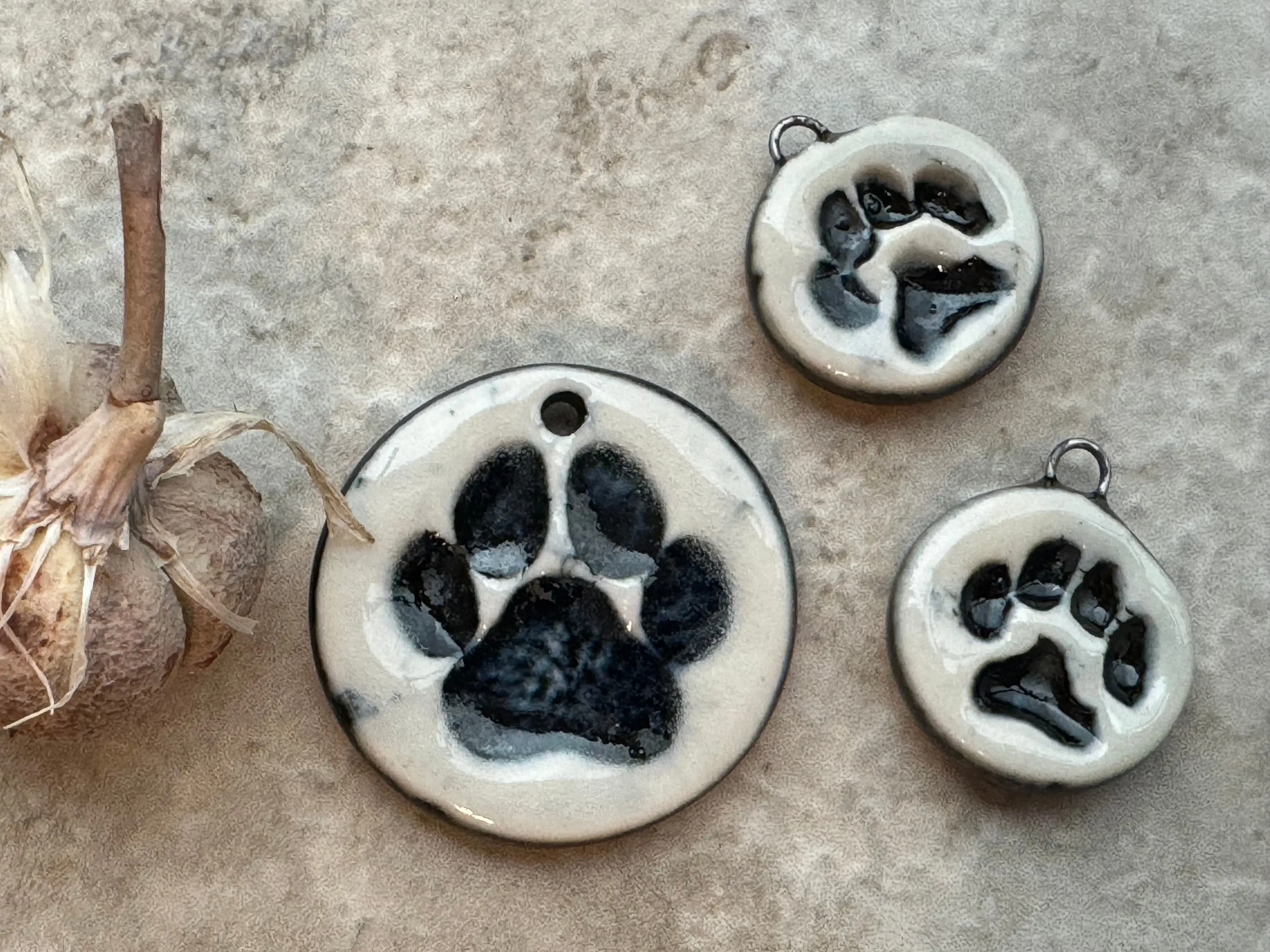 Black and White Paw Print Pendant and Charms, Dog Round Pendant, Porcelain Ceramic Pendant, Dog Paw Charms, Jewelry Making Compo